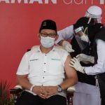 Ketua PW GP Ansor Jatim Menjadi Tokoh Pemuda Penerima Vaksin Pertama di Jatim.