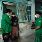 Bantu Warga, PR GP Ansor Kiduldalem door to door Bagikan Sembako