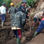 Banser Ansor Sumber Kab Probolinggo Sigap Buka Jalan Tertutup Longsor.