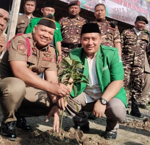 Adaptif Terhadap Tantangan Global, Kader Ansor Banser Tulungagung Tanam 1230 Pohon Alpukat