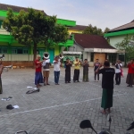 Ansor Tebuwung Penuh Semangat Siapkan Korsik Jelang Upacara Detik Detik Proklamasi Kemerdekaan RI Ke 80