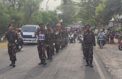 Banser dan Fatayat NU Dukun Semangat Ikuti Gerak Jalan  Semarak HUT ke-80 RI