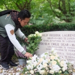 Ziarah Sunyi di Den Haag: Jejak Spiritualitas Ketua GP Ansor Jatim di Makam Leluhur Presiden Prabowo