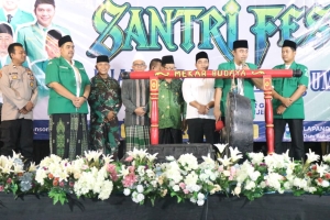 Ketua DPRD Gresik Apresiasi Kegiatan Santri Fest Dan Pasar Rakyat karena Membantu Menggerakkan Ekonomi