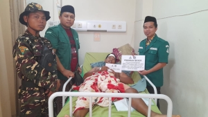 Kader Banser Krenjengan Alami Kecelakaan, Terima Bantuan