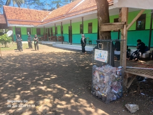 Melawan Sampah Tanpa Menunggu Negara