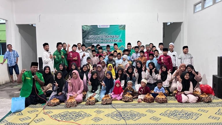 Gelar Bagi-Bagi Takjil dan Santunan Anak Yatim Ansor Lowayu Ajak Peduli dan Berkontribusi