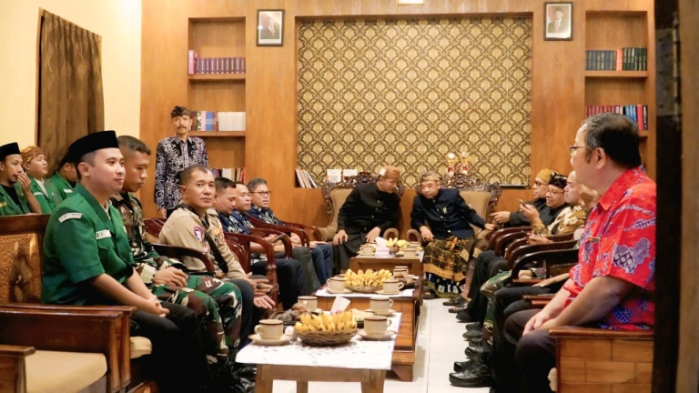 Gus Udin Tegaskan Komitmen Ansor Lumajang Jaga Kerukunan di Pura Mandhara Giri