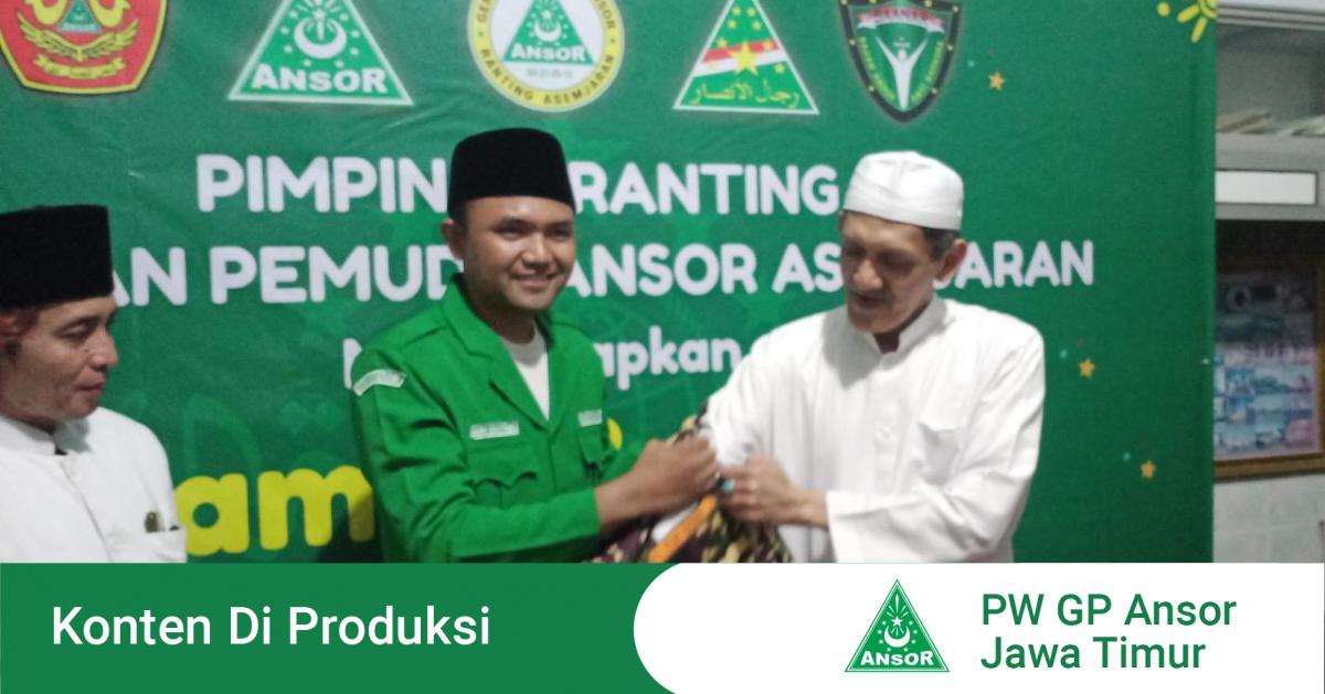 Ucapkan Selamat : PR GP Ansor Asemjaran Hadiahi Jas Banser Kepada KH ...